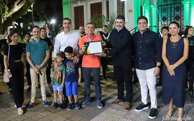 Prefeito Rafael Piovezan participa da abertura da exposição sobre os 20 anos da FAMAM